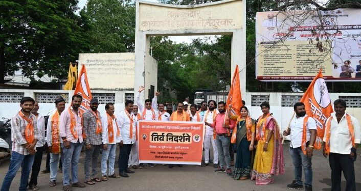 जम्मू कश्मीर येथे झालेल्या आतंकवादी हल्ल्याचा निषेध, शिवसेना उबाठा पक्षातर्फे निदर्शने
