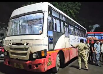 शहादा शहरात बसवर दगडफेक,गुन्हा दाखल