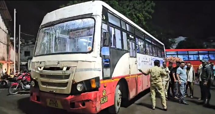 शहादा शहरात बसवर दगडफेक,गुन्हा दाखल