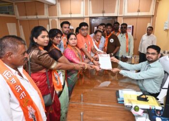 तहसीलदार नितीन गर्जे यांच्याविरुद्ध शिवसेना उबाठा पक्षामार्फत निवेदनाद्वारे तक्रार… तक्रारीची दखल न घेतल्यास १ ऑगस्ट रोजी आंदोलनाच्या इशारा