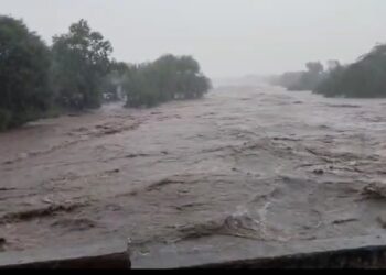 नवापूर रंगावली नदीला पुर; सकल भागातील घरात पाणी शिरले; ग्रामीण भागाचा संपर्क तुटला, राष्ट्रीय महामार्गावरील वाहतूक ठप्प