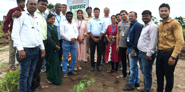 काकर्दे येथे वृक्षाधार उपक्रमातून वृक्षारोपण,वृक्षदिंडीतून ग्रामस्थांमध्ये वृक्ष लागवडीची जनजागृती