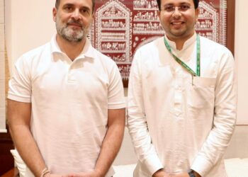 खासदार गोवाल पाडवी यांनी विरोधी पक्षनेते राहुल गांधी यांची घेतली भेट