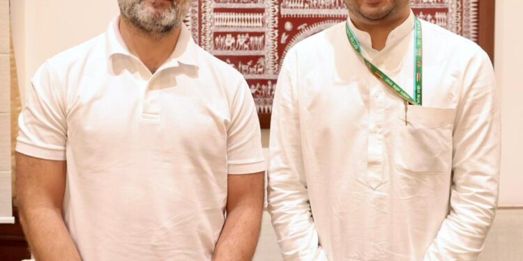 खासदार गोवाल पाडवी यांनी विरोधी पक्षनेते राहुल गांधी यांची घेतली भेट