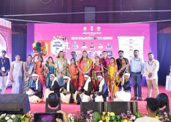 जल्लोष जागतिक आदिवासी दिवस सोहळ्याचे शानदार उद्घाटन;  आदिवासी संस्कृती जतन करण्याचे डॉक्टर हिना गावित यांनी केले आवाहन