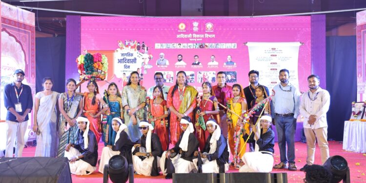 जल्लोष जागतिक आदिवासी दिवस सोहळ्याचे शानदार उद्घाटन; आदिवासी संस्कृती जतन करण्याचे डॉक्टर हिना गावित यांनी केले आवाहन