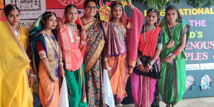 मिशन हायस्कूल येथे घडले आदिवासी संस्कृतीचे दर्शन