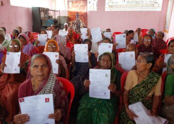 माळीवाडा परिसरात नेत्र तपासणी शिबिर, मुख्यमंत्री वयोश्री योजनेची करण्यात आली जनजागृती