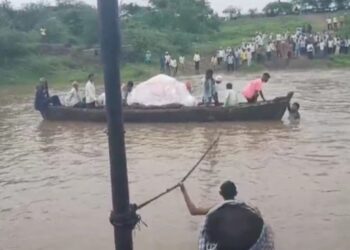 अंत्यसंस्कारासाठी अशीही कसरत…