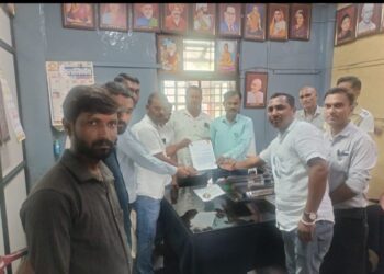 रजाळेेच्या विद्यार्थ्यांसाठी एक स्वतंत्र बसची मागणी