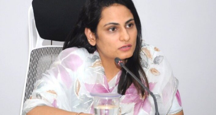 नंदुरबारच्या जिल्हाधिकारी मनीषा खत्री यांची बदली