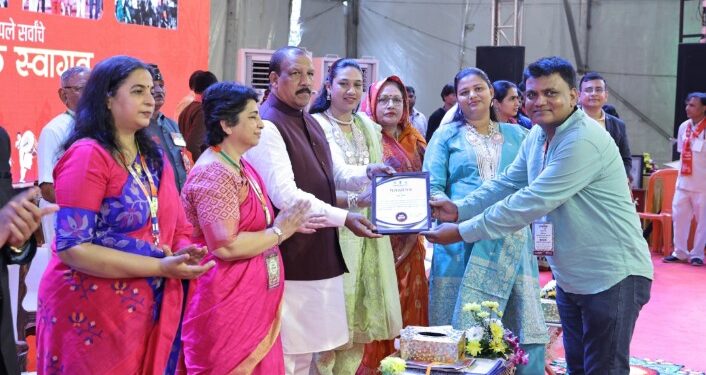 शिका आणि संघटित व्हा, भूलथापांना बळी पडू नका; जागतिक आदिवासी दिनी मंत्री डॉ.विजयकुमार गावित यांचा समाज बांधवांना संदेश