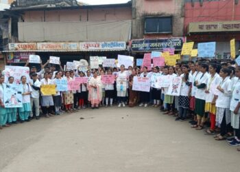 कोलकत्ता येथील घटनेच्या निषेधार्थ शासकीय वैद्यकीय महाविद्यालयातील विद्यार्थ्यांनी काढला विराट मोर्चा