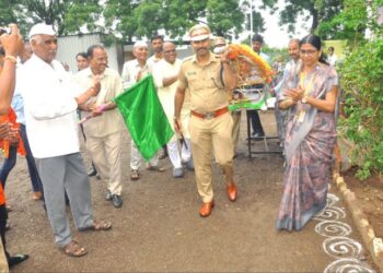 भालेर येथील क.पु.पाटील माध्यमिक विद्यालयात पोलीस अधीक्षक श्रवण दत्त एस. याच्या उपस्थितीत काढण्यात आली वृक्षदिंडी