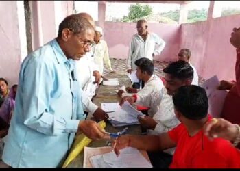 विशाल बाबा मित्र परिवारातर्फे नागरिकांचे मुख्यमंत्री तीर्थयात्रा योजनेचे भरण्यात आले 100 अर्ज