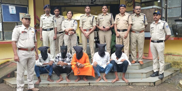 शहादा येथून सहायक पोलीस निरीक्षकांचे पिस्तूल गेले चोरीला, दोन वर्षांनी सापडले दरोडेखोराच्या हाती