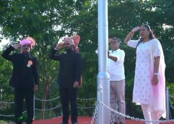 जिल्हा परिषदेत अध्यक्ष डॉ. सुप्रिया गावित यांच्या हस्ते ध्वजारोहण