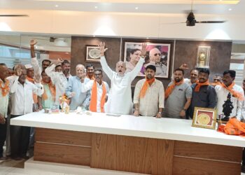 मांजरे येथील माजी सरपंचांसह शेकडो ग्रामस्थांच्या शिंदे शिवसेनेत प्रवेश