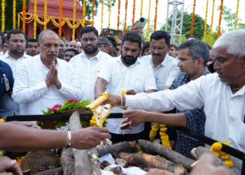 माजी मंत्री रोहिदास पाटील यांच्यावर धुळे येथे शासकीय इतमामात अंत्यसंस्कार