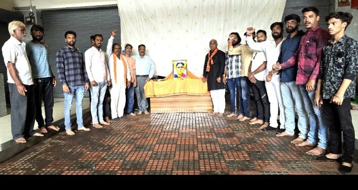 नंदुरबार जिल्हा शिवसेनेतर्फे मिनाताई ठाकरेंना अभिवादन