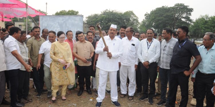 नंदुरबार तालुका क्रिडा संकुल खेळाडूंसह नागरिकांचे आरोग्य मंदिर बनेल : डॉ. विजयकुमार गावित