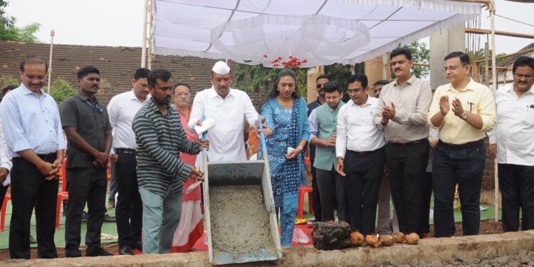 राज्यातील 120 आश्रमशाळा, वसतीगृहांच्या इमारतींचे आदिवासी विकास मंत्री डॉ. विजयकुमार गावित यांच्या हस्ते भुमीपुजन व लोकार्पण