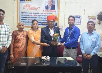 एलआयसीतर्फे अरुण महाजन यांना सतत पाचव्यांदा एमडीआरटी बहुमान