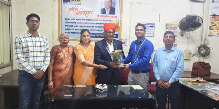 एलआयसीतर्फे अरुण महाजन यांना सतत पाचव्यांदा एमडीआरटी बहुमान