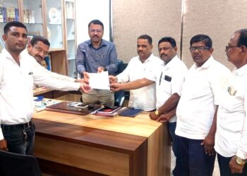 नंदुरबार पालिकेने नेमलेल्या ठेकेदाराची मनमानी विविध आदिवासी सामाजिक संघटनांचे प्रशासनाला निवेदन