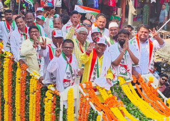 राष्ट्रवादीतर्फे भरत गावीत यांनी केले भव्य शक्ती प्रदर्शन, नवापूरसाठी उमेदवारी केली दाखल