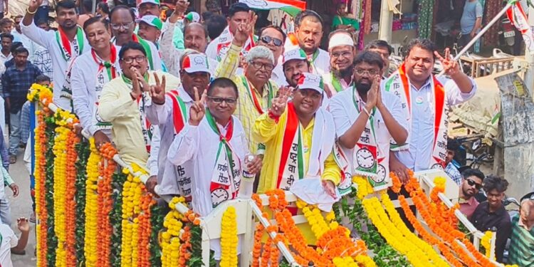 राष्ट्रवादीतर्फे भरत गावीत यांनी केले भव्य शक्ती प्रदर्शन, नवापूरसाठी उमेदवारी केली दाखल