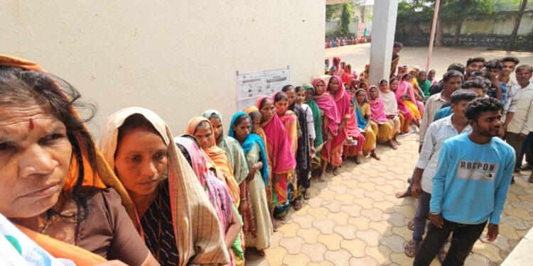 विधानसभा निवडणुकीत जिल्ह्यात एकूण 71.88 टक्के मतदान; अक्कलकुवा 71.65, शहादा 69.01, नंदुरबार 67.20 व नवापूर 81.15