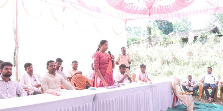 दहा वर्षात केलेल्या विकास कामांमुळे जनता सोबत, डॉ.हिना गावित; घाटली गटात प्रचार दौऱ्याला उत्स्फूर्त प्रतिसाद