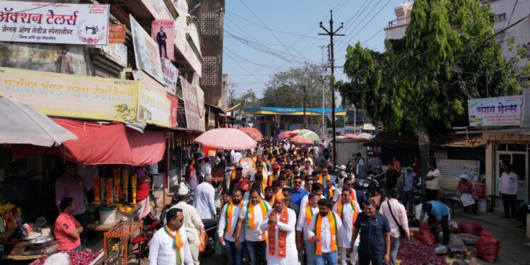 डॉ.विजयकुमार गावित यांच्या झंजावाती प्रचार फेरीने नंदुरबार शहरात बनले भाजपा महायुतीमय वातावरण