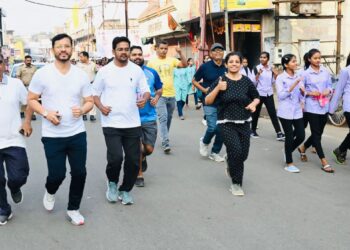 मतदान जनजागृतीसाठी मॅरेथॉनमध्ये धावले 275 शिक्षक व 1200 विद्यार्थी