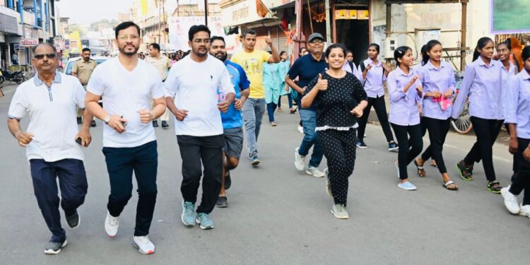 मतदान जनजागृतीसाठी मॅरेथॉनमध्ये धावले 275 शिक्षक व 1200 विद्यार्थी