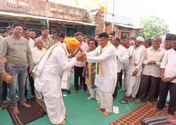 महाविकास आघाडीचे उमेदवार किरण तडवींची हरीनाम संकीर्तन सप्ताहात फुगडी