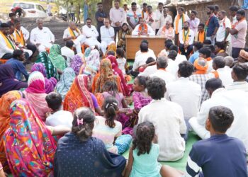 साध्या गटारी, रस्ते नीट बांधू शकत नाही ते जिल्हा विकासाच्या गप्पा कशा काय करतात? डॉ.विजयकुमार गावित यांचे विरोधकांवर शरसंधान