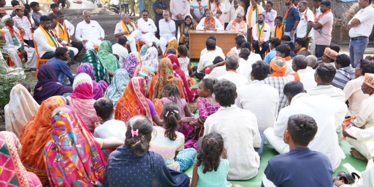 साध्या गटारी, रस्ते नीट बांधू शकत नाही ते जिल्हा विकासाच्या गप्पा कशा काय करतात? डॉ.विजयकुमार गावित यांचे विरोधकांवर शरसंधान