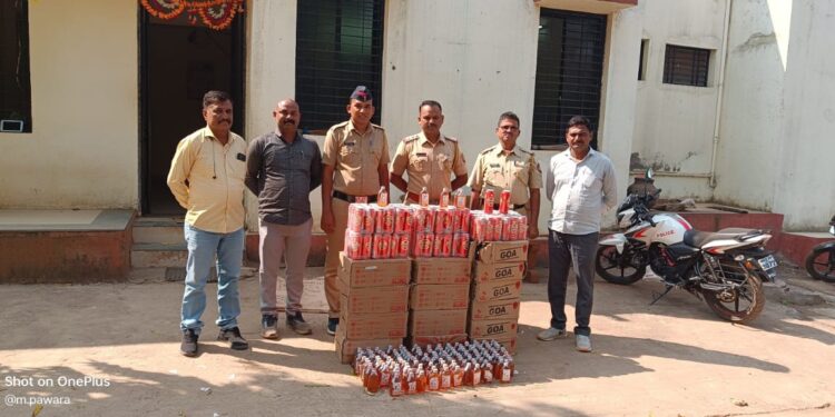 चाऱ्याच्या ढिगार्‍यात 94 हजार रुपये किमतीचा अवैध मद्यसाठा जप्त