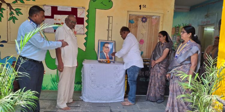 श्रीमती क.पू .पाटील माध्यमिक विद्यालयात संविधान दिन साजरा