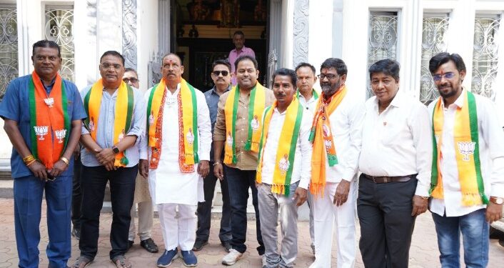 डॉ.विजयकुमार गावित यांच्या प्रचार फेरीने नंदुरबार शहर बनले भाजपामय; जागोजागी विविध समाज संघटनांनी केले उत्स्फूर्त स्वागत आणि जाहीर केला पाठिंबा