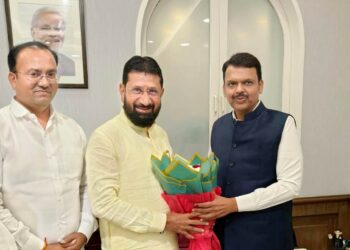 उपमुख्यमंत्री देवेंद्र फडवणीस यांची विजय चौधरी व निलेश माळी यांनी घेतली सदिच्छा भेट