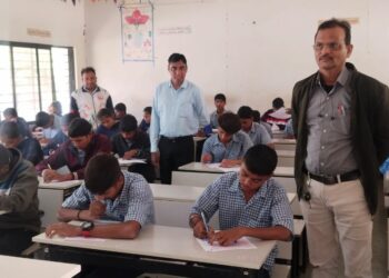 लोय येथील शासकीय माध्यमिक आश्रम शाळेत भूगोल प्रज्ञाशोध परीक्षेचे आयोजन