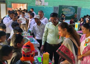 हि.गो.श्रॉफ हायस्कुलमध्ये गणित दिनानिमित्त  विद्यार्थ्यांनी मांडले 95 उपकरणे