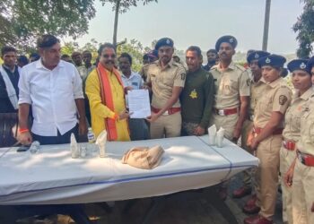 तोरणमाळ येथे आमदार आमश्या पाडवी यांनी घेतला विविध विभागांचा आढावा