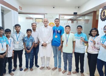 सागरी जलतरण स्पर्धेत नंदुरबारच्या जलतरणपटूंचे घवघवीत यश, माजी आमदार चंद्रकांत रघुवंशींच्या हस्ते सत्कार