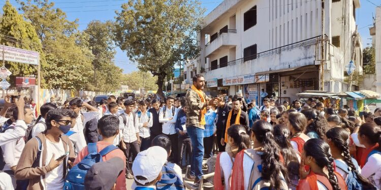 बांगलादेशातील हिंदूवर होत असलेल्या अन्यायाचा एबीव्हीपीतर्फे निषेध