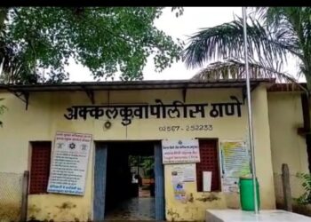 आमदार आमश्या पाडवी याच्या विरोधात मोलगी येथे निषेध मोर्चा तर समर्थनार्थ अक्कलकुवा व खापर बंद