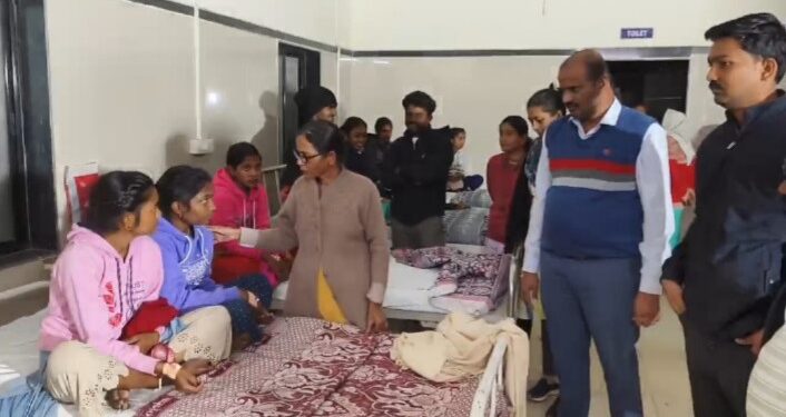 नंदुरबार विषबाधा प्रकरणाची चौकशी करुन दोषींवर कारवाई करा, उपसभापती डॉ. नीलम गोऱ्हे यांचे आदिवासी विकास विभाग व अन्न प्रशासन विभागाला निर्देश